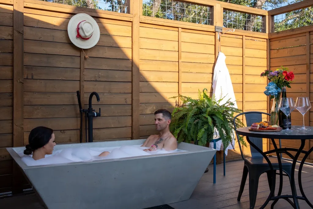 Outdoor Soaking Tub for Two