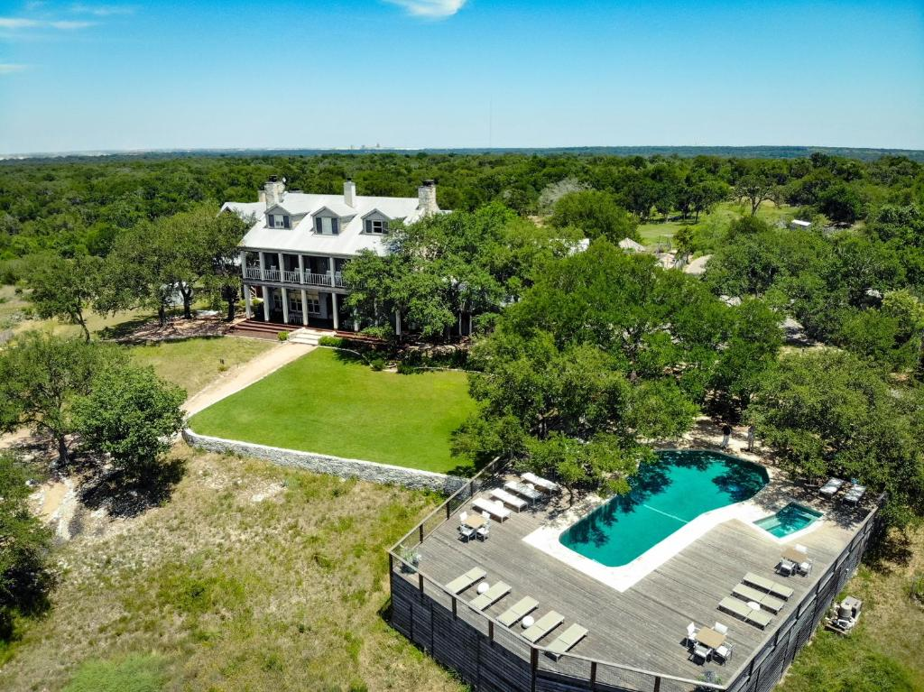 10 Dreamy Romantic Weekend Getaways Near San Marcos (2026 Love Guide) 12 Sage Hill Inn and Spa: A Quiet Boutique Stay