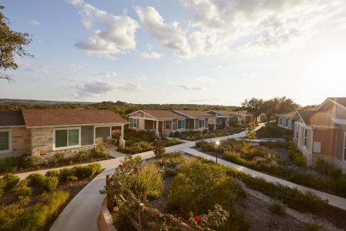 10 Dreamy Romantic Weekend Getaways Near San Marcos (2026 Love Guide) 16 Carter Creek Winery Resort and Spa: A Full Romantic Weekend