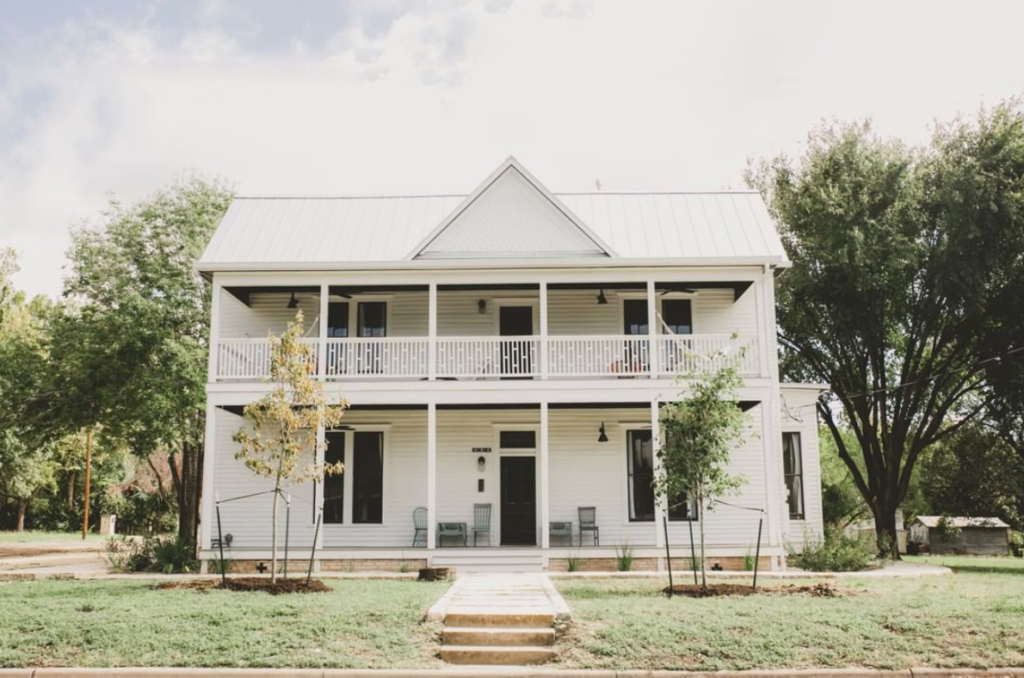 10 Dreamy Romantic Weekend Getaways Near San Marcos (2026 Love Guide) 18 The Ellison House: A Historic Bed and Breakfast