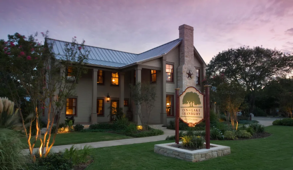 10 Romantic Weekend Getaways Near Houston (Owner Picks) 27 Inn on Lake Granbury: Boutique Waterfront Bed & Breakfast
