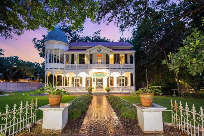 Gruene Mansion Inn: Cheap Romantic Weekend Getaways Near San Antonio