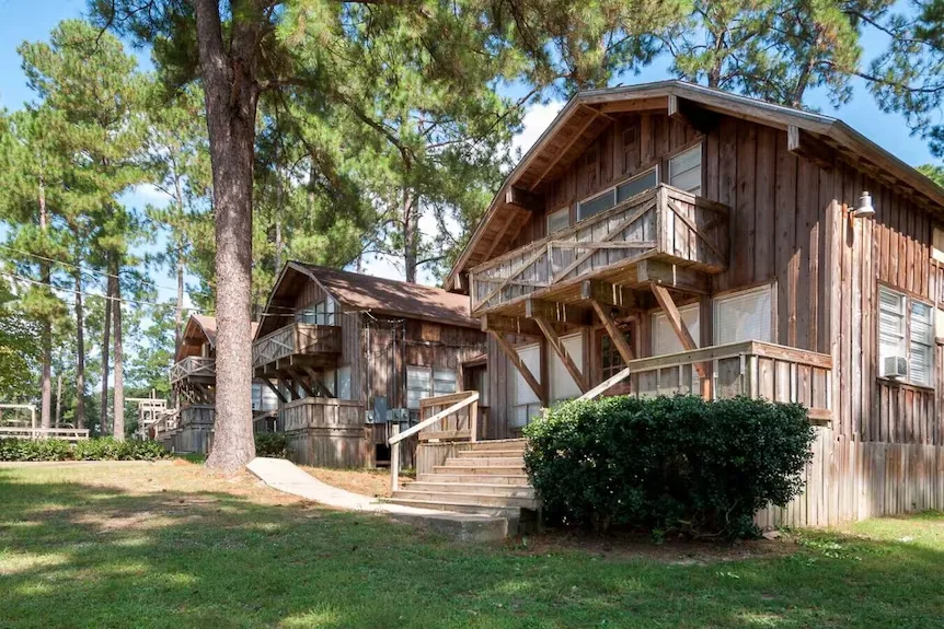 15 Best Vacation Spots in Texas for Couples (2026 Guide) 20 Where to Stay: Tall Timbers Retreat & Lodge