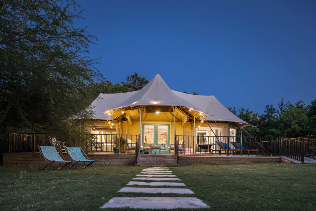Hot Tub Glamping in Texas: 10 Best Stays, Ultimate 2026 Guide 3 image 131 Spoon Mountain Glamping