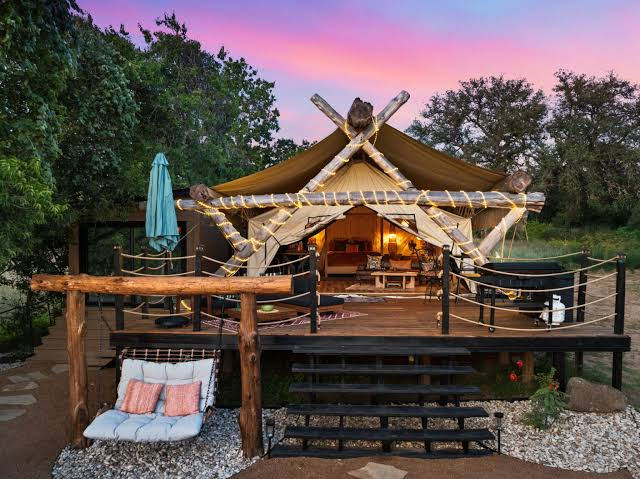 Hot Tub Glamping in Texas: 10 Best Stays, Ultimate 2026 Guide 9 image 137 Spoon Mountain Glamping