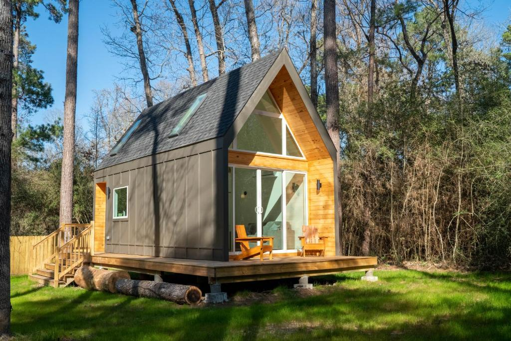 Hot Tub Glamping in Texas: 10 Best Stays, Ultimate 2026 Guide 17 image 145 Spoon Mountain Glamping