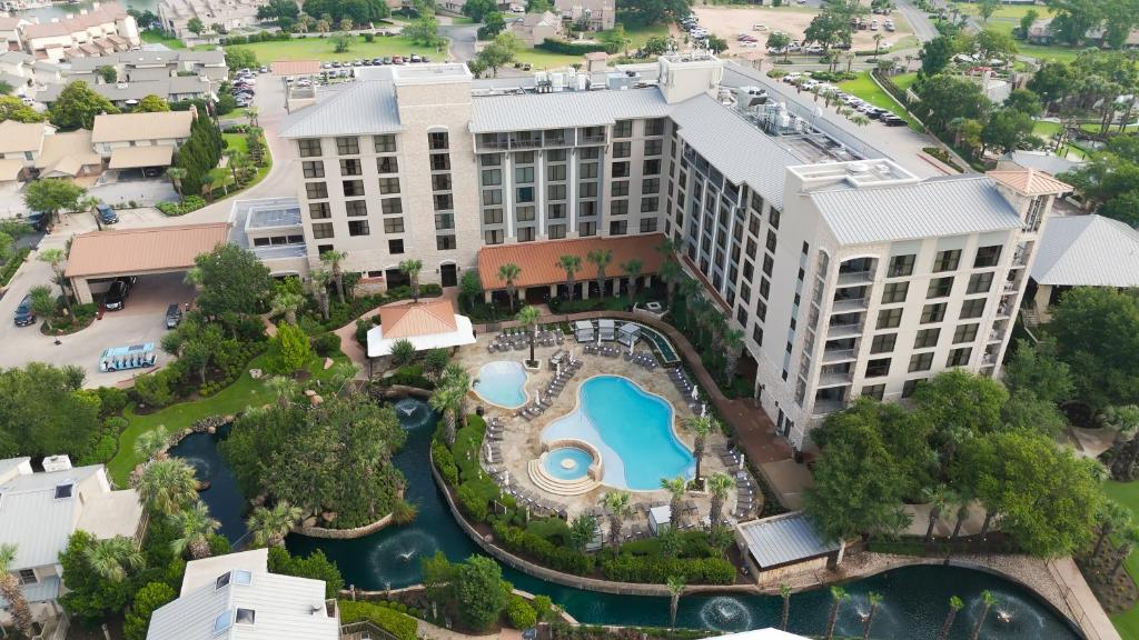 Anniversary Getaways Near Austin: 10 Best Secret Spots 2026 10 Horseshoe Bay Resort: A Full-Service Lake LBJ Resort