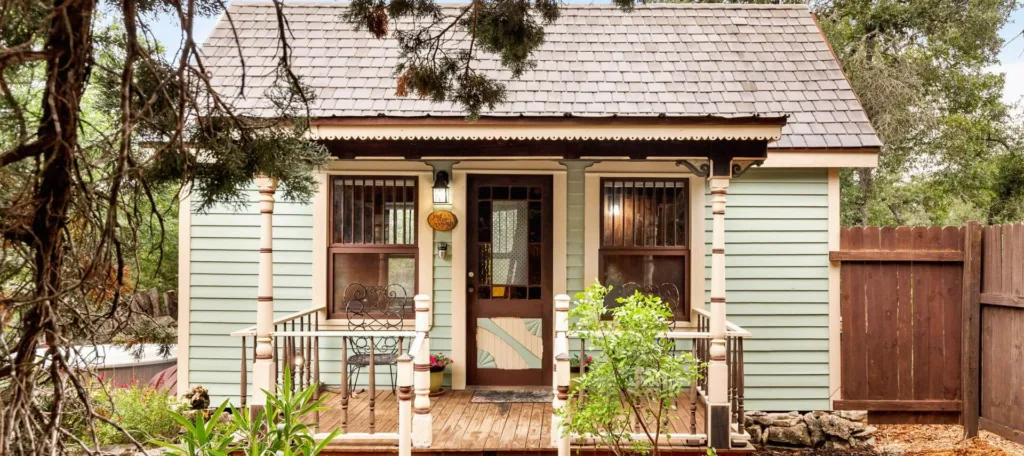 Where to Stay in Texas for an Anniversary: 7 Secluded 2026 Picks 15 Homestead Cottages, Canyon Lake: Lakeside Seclusion Without the Crowd