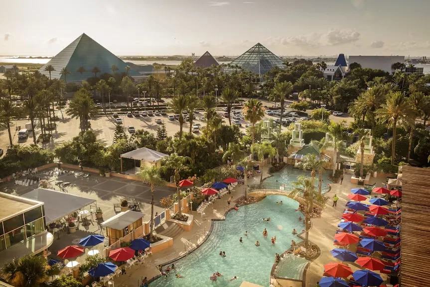 Best Romantic Stay: Moody Gardens Hotel, Spa, and Convention Center