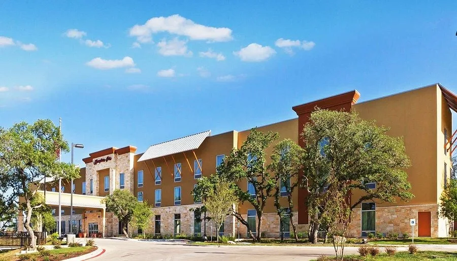 Adults-Only Romantic Getaways Near Austin (2026): 18 Picks 33 Hampton Inn Austin Oak Hill